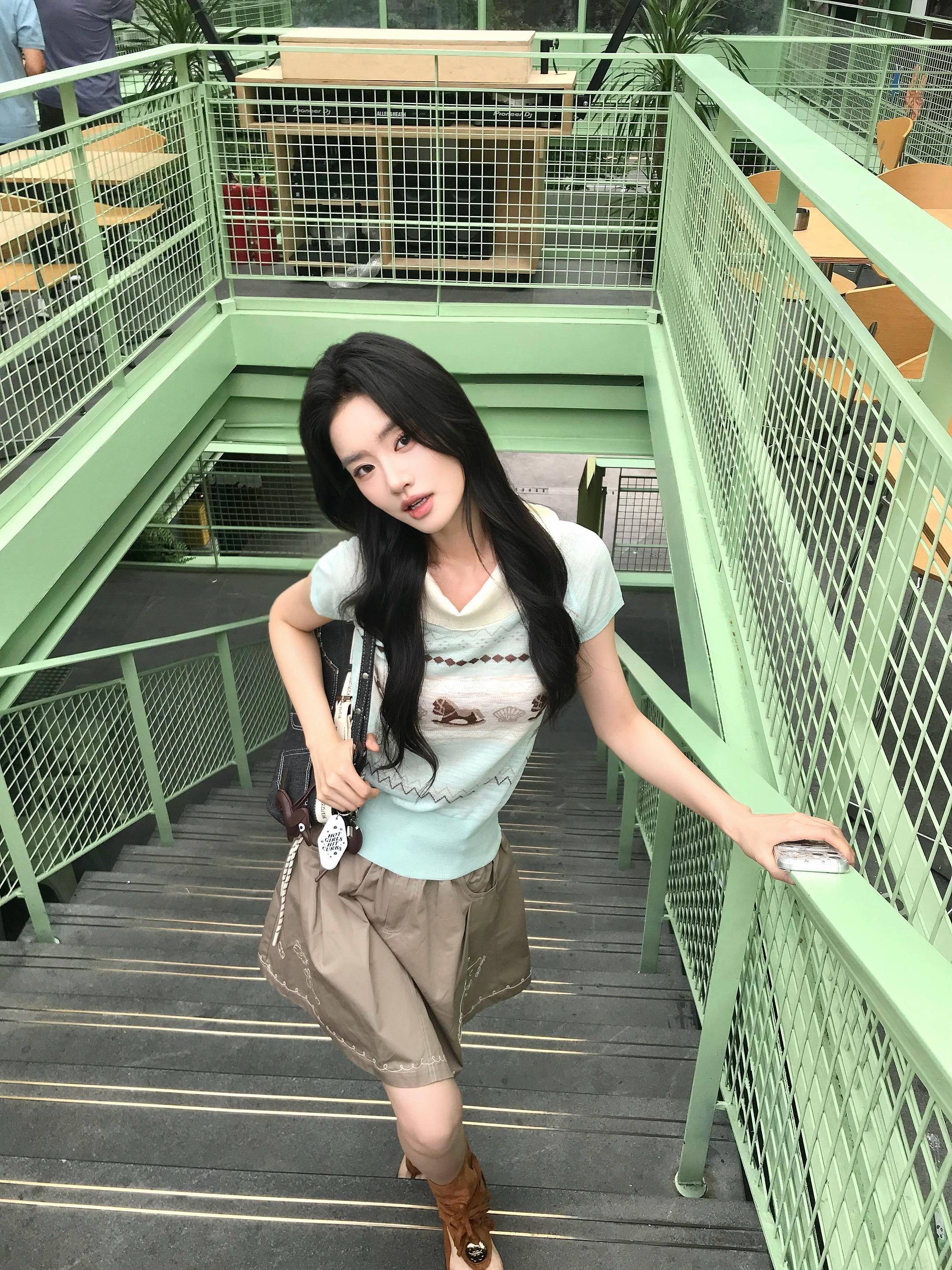 因为你明媚了起来 这个世界突然好可爱。
