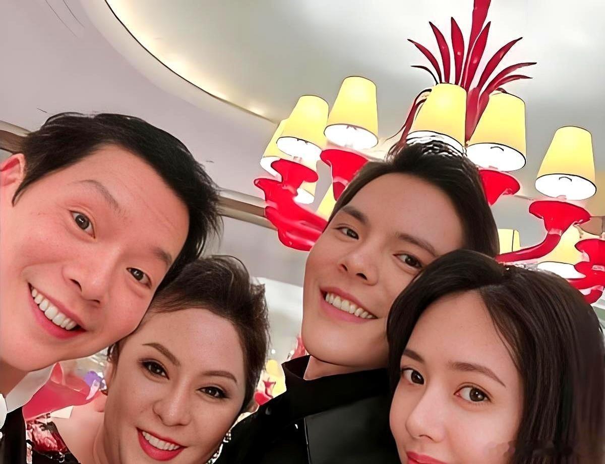 向佐在一次访谈里自己说的：一开始把郭碧婷带上综艺，为的就是热度和钱。她不愿意，