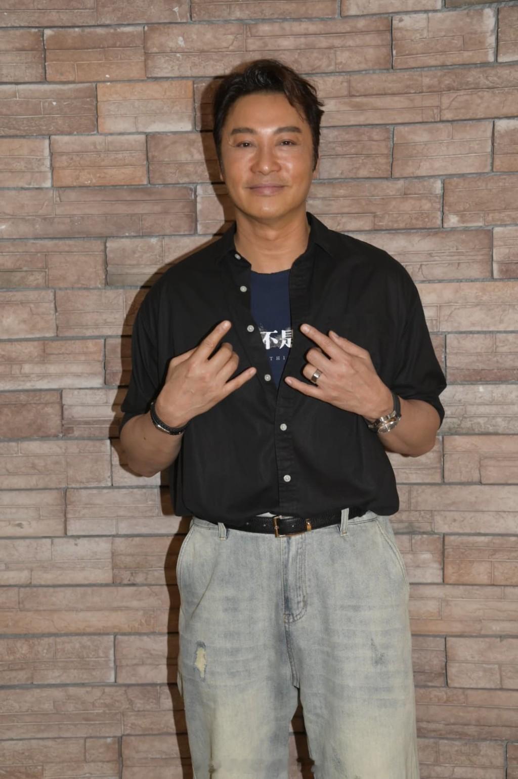 星岛：谭耀文计划再包场十场盼邱礼涛回本佘诗曼暖心撑场一举动险些引发误会《我们不