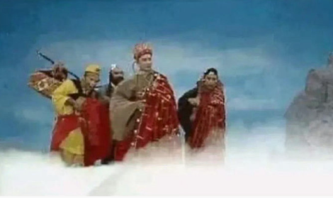 为什么中国的神仙都是竖着飞，外国的英雄都是趴着飞？​​​