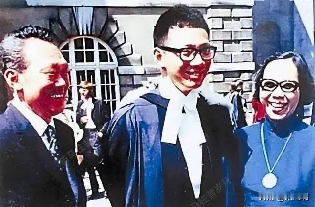 剑桥数学第一名毕业的新加坡前总理李显龙剑桥本硕毕业生那一年的成绩第一名有一个特