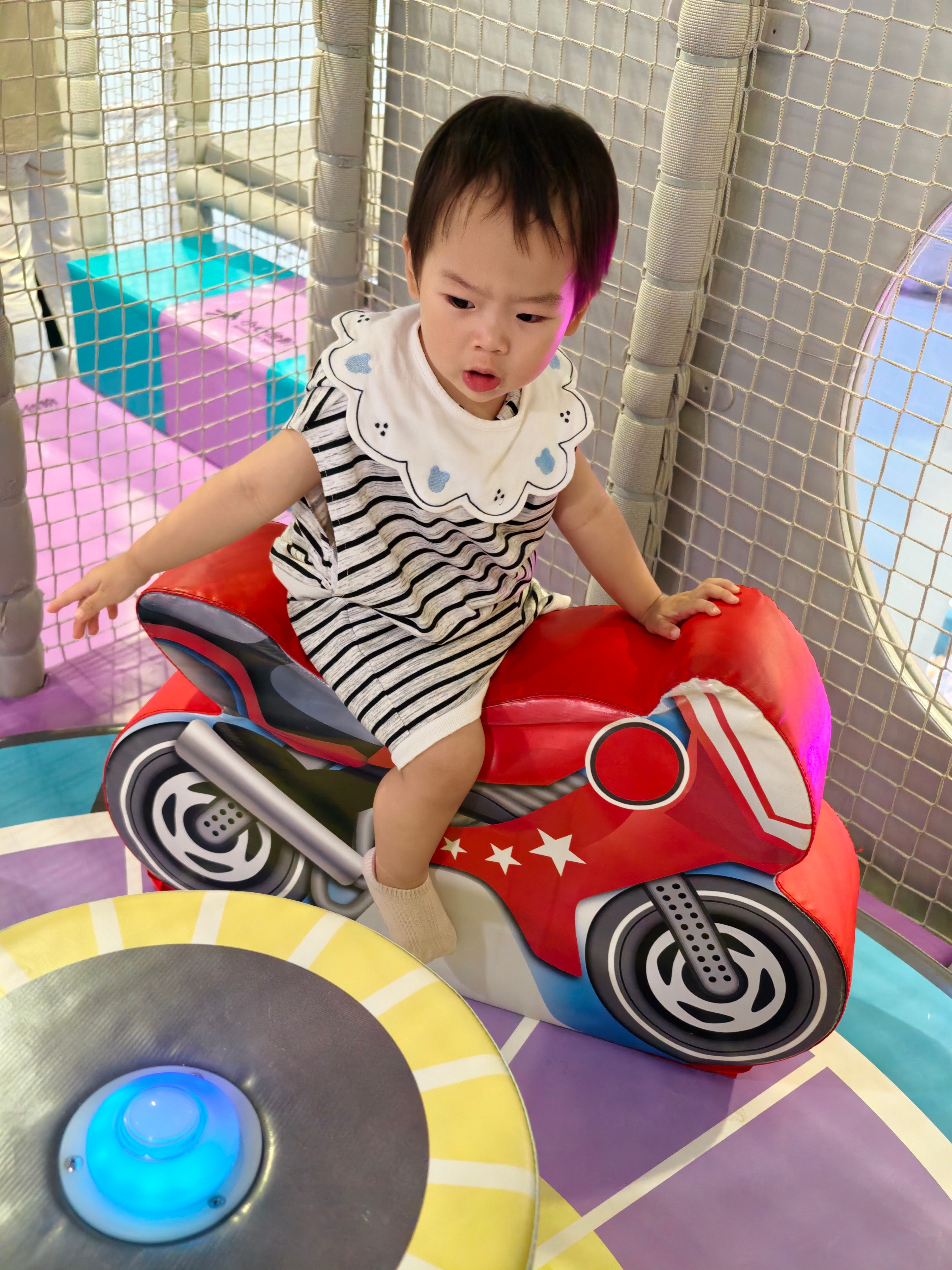 我女儿这两天不舒服，流鼻涕咳嗽的。换季降温不想拖着，就带她去医院开了点简单的药。