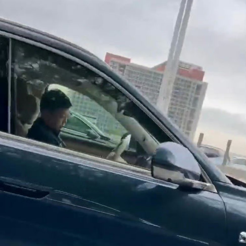 这个拍照的人要是员工会怎样？[抠鼻][抠鼻][抠鼻]​​​