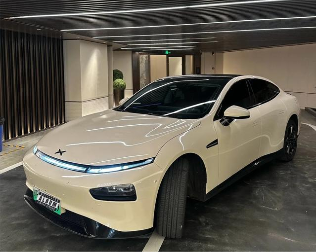 二手小鹏P7——9万买纯电轿跑，颜值智能双在线小鹏P7，二手纯电轿车里的“颜值担当”。我帮一个做互联