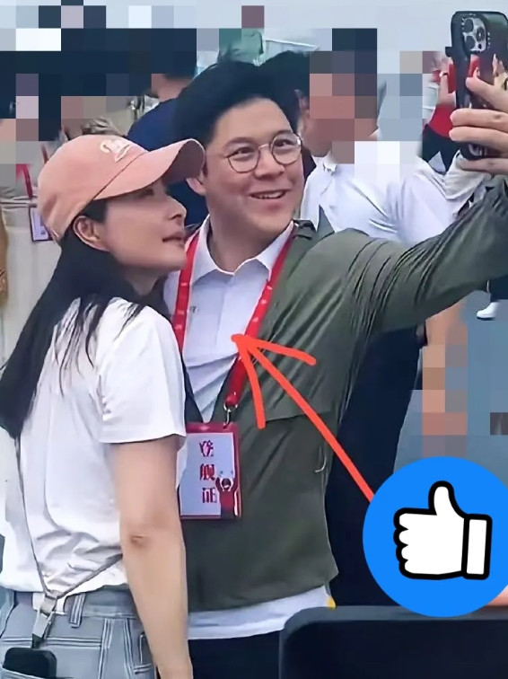 一张图差点看哭了！结婚13年，一拍照什么都没变，郭晶晶和霍启刚一如婚前，还是