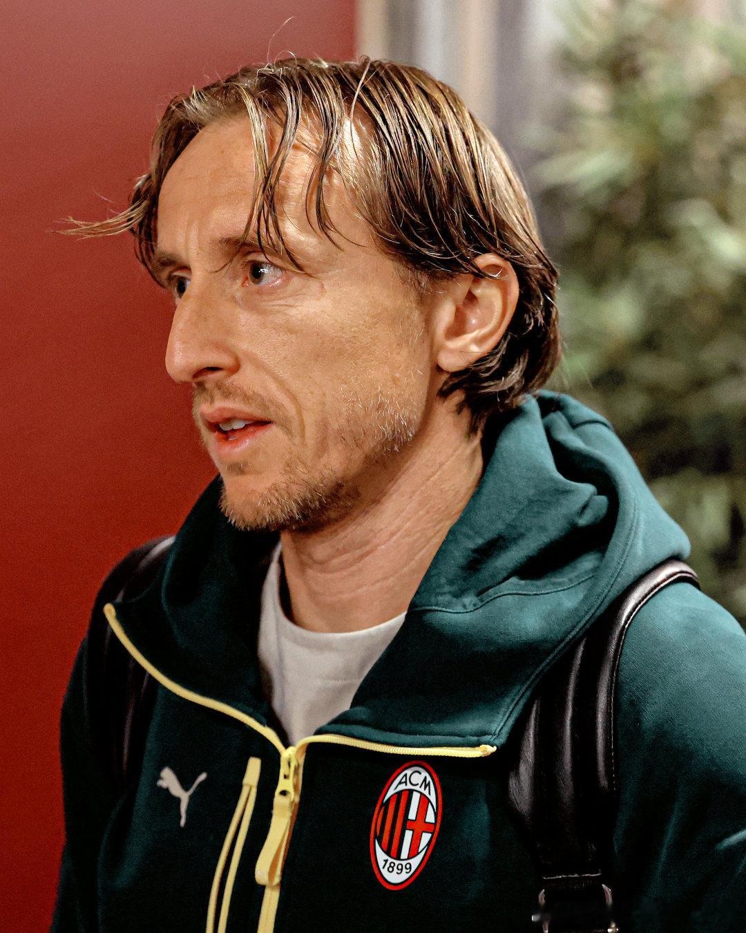 都灵之夜，正在加载中😎AC米兰都灵vsAC米兰cr：AC米兰足球俱乐部