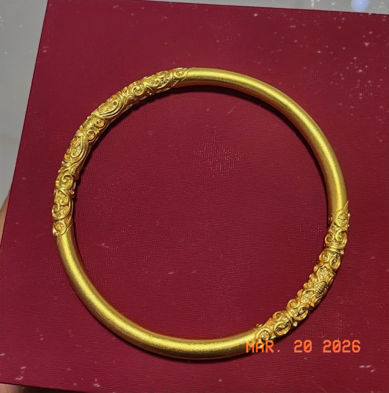 家人们，我真的要心态崩了！当初金价1200的时候，我一时冲动入手了一只15克