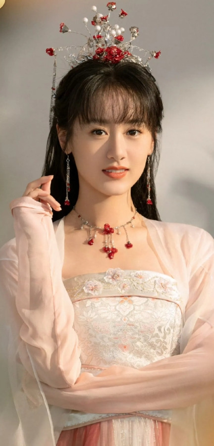 袁冰妍即将复出这《落花时节又逢君》岂不是白“换脸”了，网传袁冰妍将于下个月复