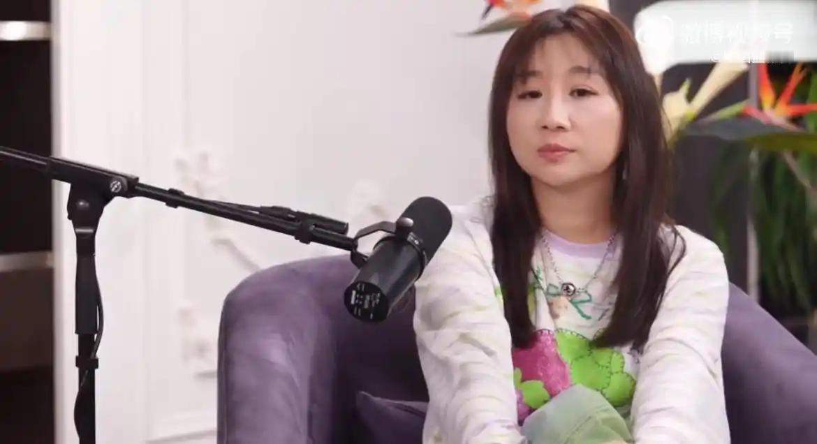 一觉醒来喜欢傅首尔和不喜欢傅首尔的人都沉默了原因很简单，她美的像换了个人