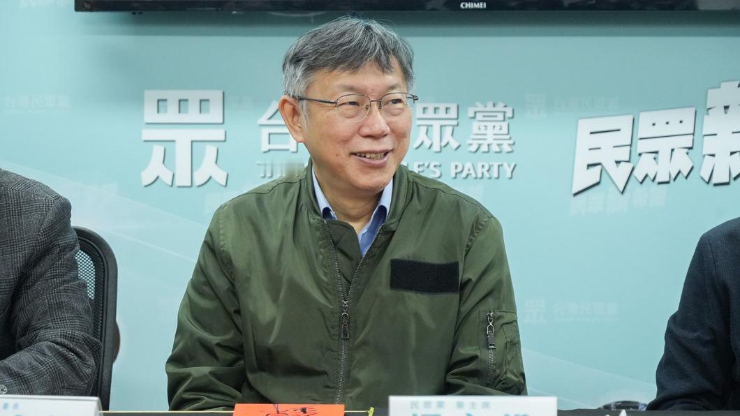 现在的柯文哲简直成了台湾的“移动景点”！这位刚被一审判刑17年、还戴着电