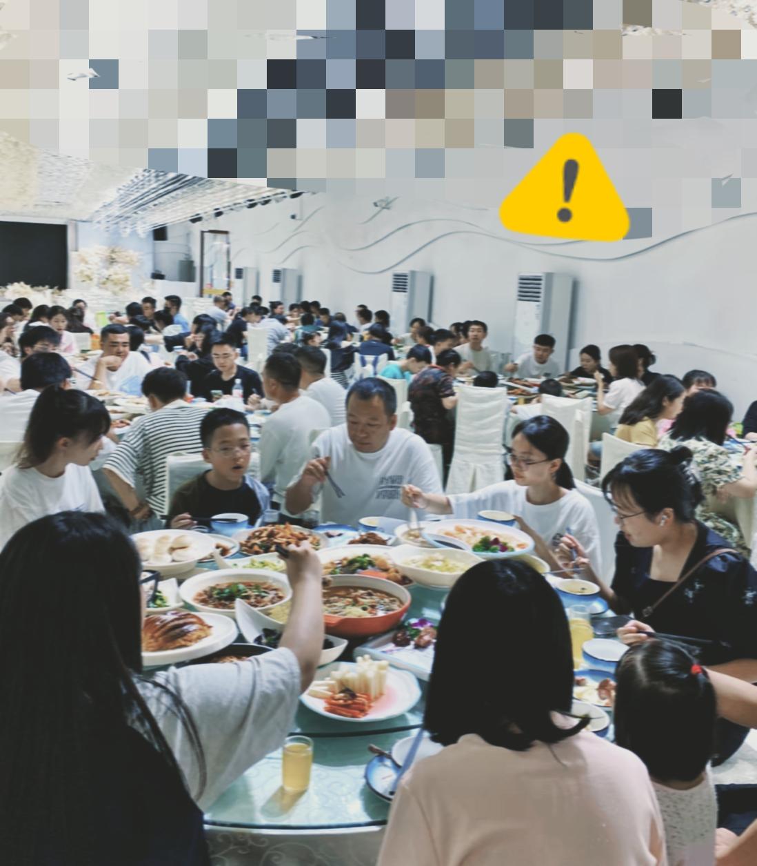 酒瓶子一禁，人情账乱了套！现在好多地方连婚丧嫁娶都跟着“犯愁”，公职人员不敢
