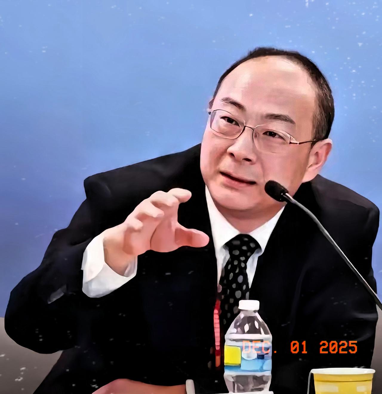 金灿荣曾经说过，崛起的大国都经历过战火的洗礼，美国也不例外。他说中方能否在不经