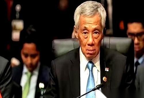 新加坡估计怎么也想不通。舒舒服服躺在马六甲海峡上收了几十年“过路费”，以为自己