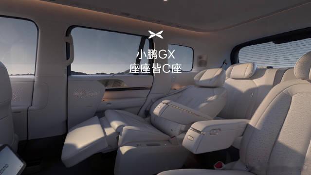 小鹏GX零重力座椅舒享升级小鹏GX搭载零重力座椅，三排均可躺平。前排NAPPA真
