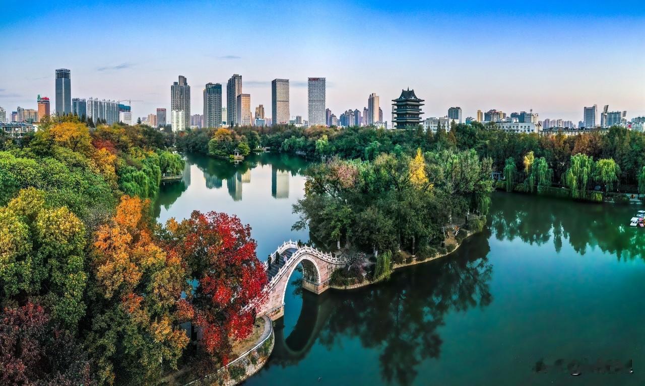 千万别小看合肥了，中国省会城市发展最快的就是合肥了。合肥也真是赶上了新产业的风口