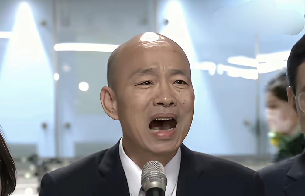 韩国瑜又开始睁眼说瞎话了！5月9日他带着一众政客窜访欧洲，登机前在桃园机场大放厥