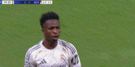 丑不可怕，可怕的是丑不自知，还多作怪！维尼修斯为什么这么让人讨厌，看看对着本菲