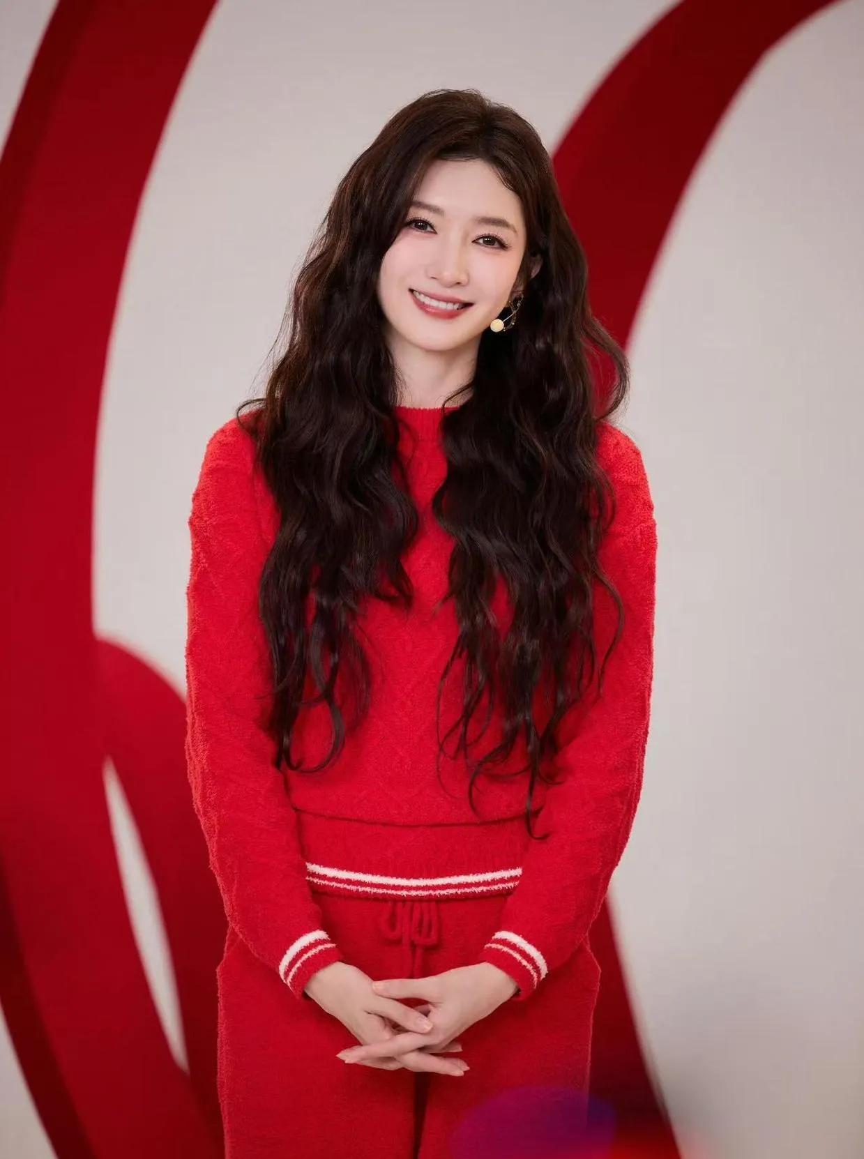 38岁江疏影的红装造型，美到挪不开眼谁能想到38岁的江疏影状态能这么绝✨