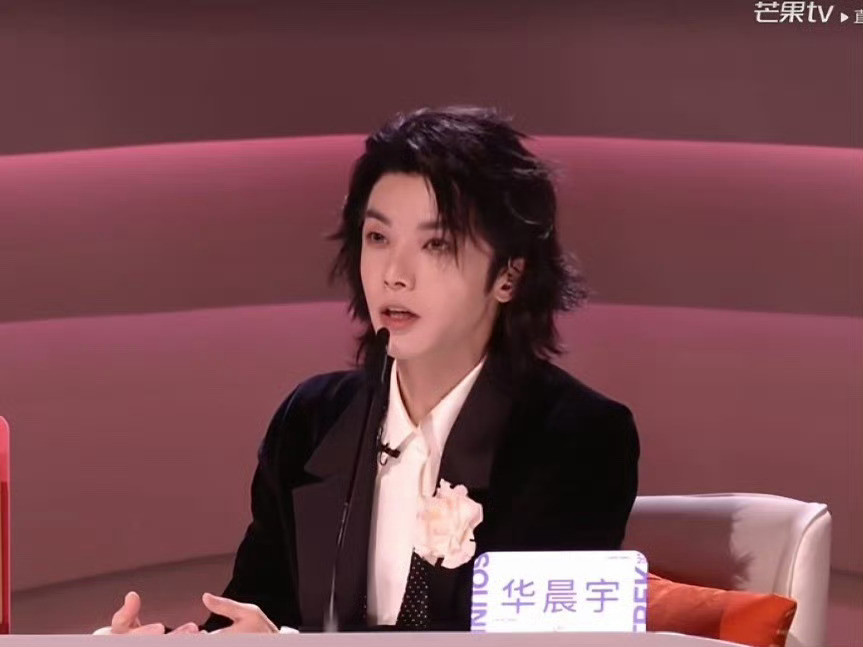 华晨宇弃票面对危晋宇和张卓尔两位选手的冠军争夺，华晨宇选择了弃票，两位都很优秀，