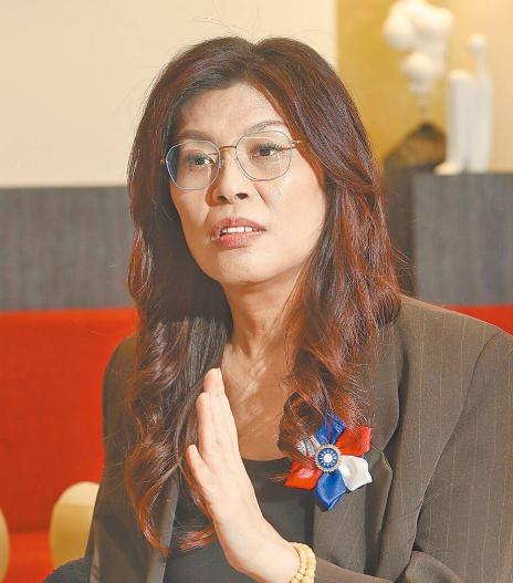 郑丽文3月要访陆？萧旭岑含含糊糊不说明！郑丽文自己的支持率不高，党内也