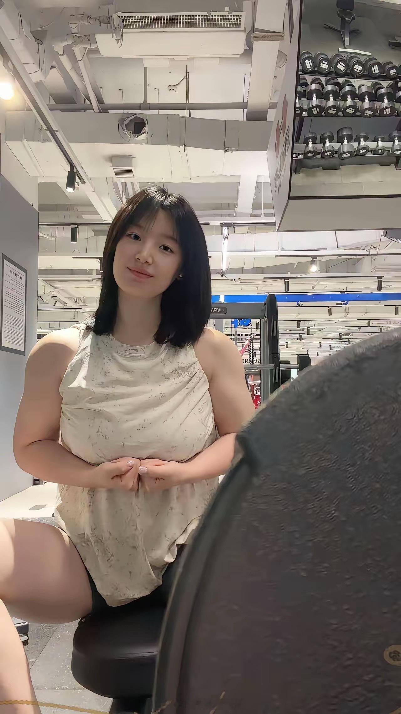 在这个健身教练下，请问我能活过一个月嘛？​​​