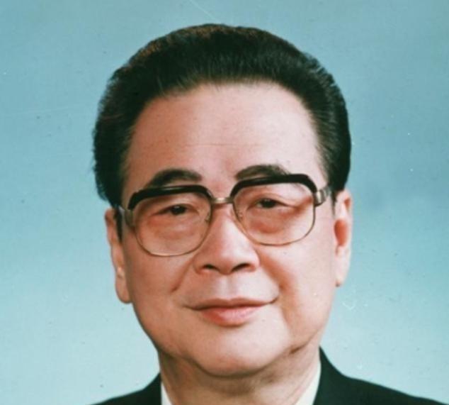 1992年7月，邓颖超因病离世，谁知，邓颖超留下的最后一句话竟是“李鹏”二字，这