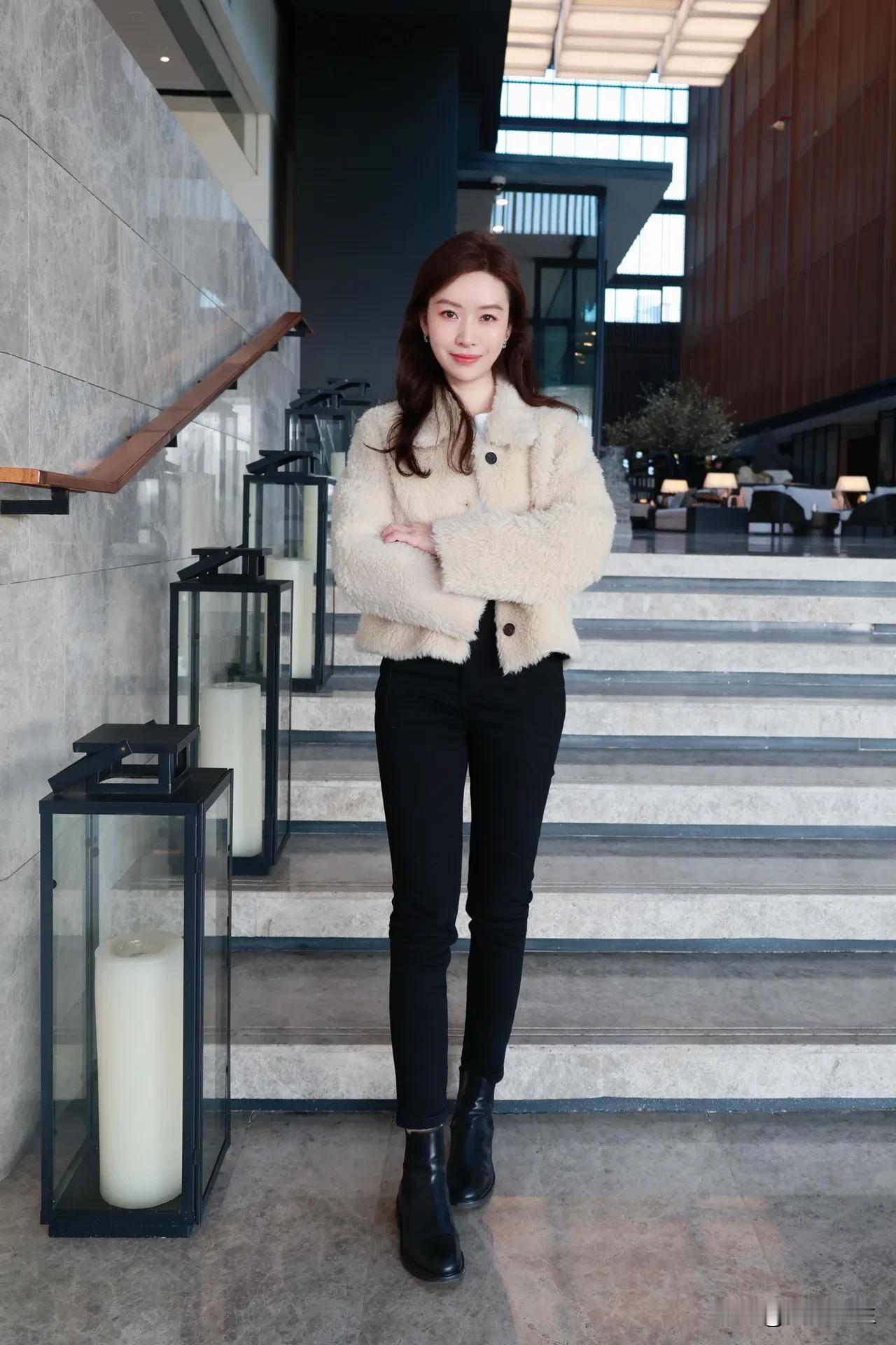 维多利亚港夜景还是不错的[/得意]