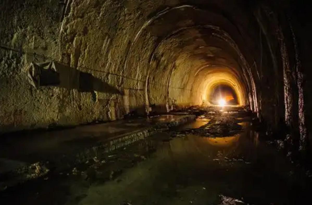 连星链都吃瘪！韩国造出穿透100米岩石通信网，地下失联将成历史说起地下通信，