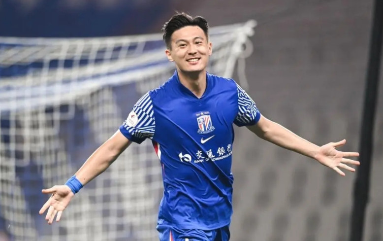 一知名足球主播说，申花的蒋圣龙跑动不积极，每90分钟跑动距离5Km上下，常常要朱