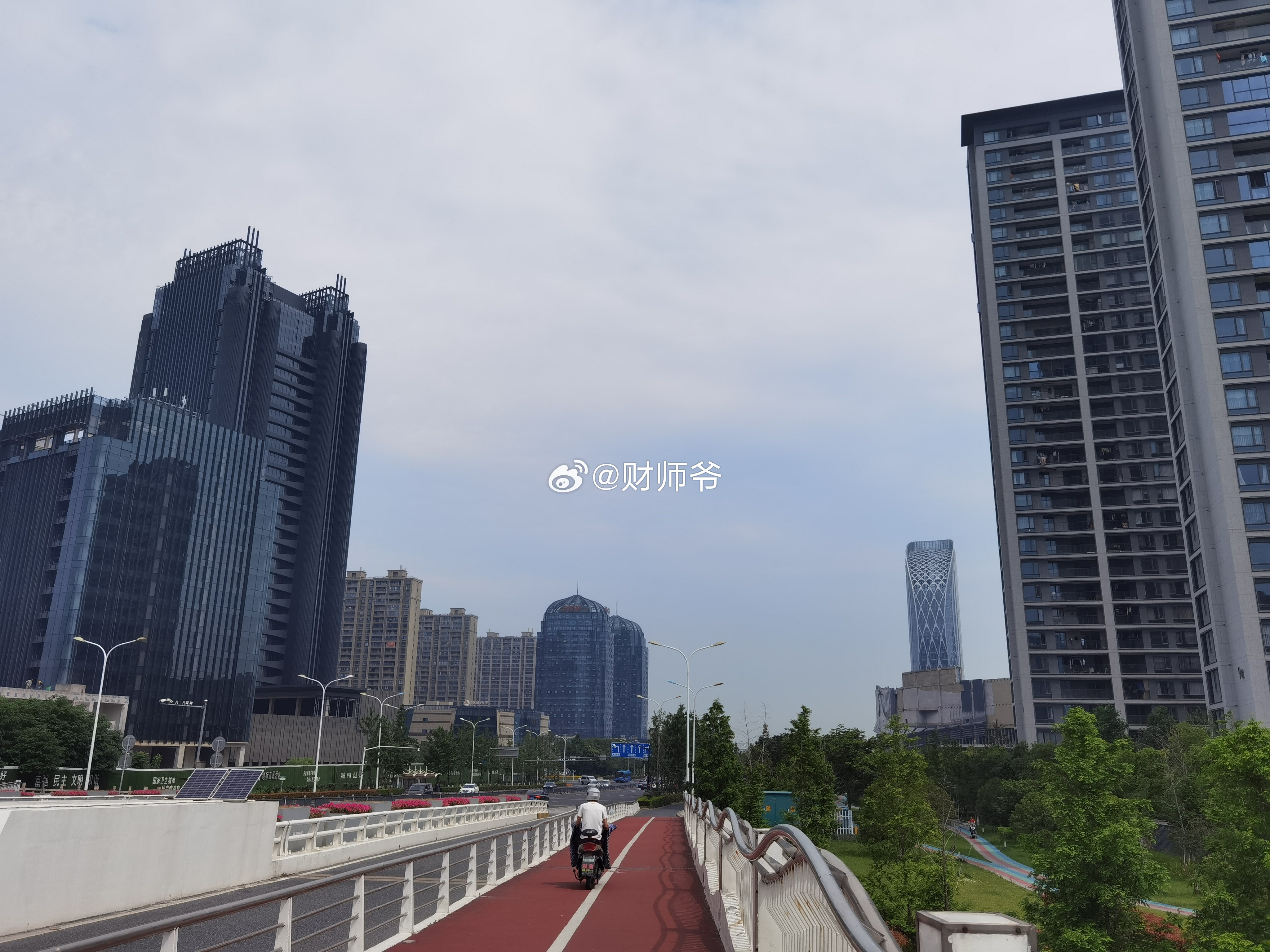 绍兴镜湖CBD，围绕着绍兴行政中心而建的CBD。迪荡CBD，已成过去式，围绕着