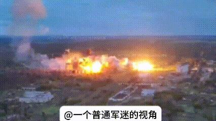 哈尔科夫东北部，乌军在沃夫昌斯克火车站阵地被俄军使用温压弹洗地了，场面非常壮观。