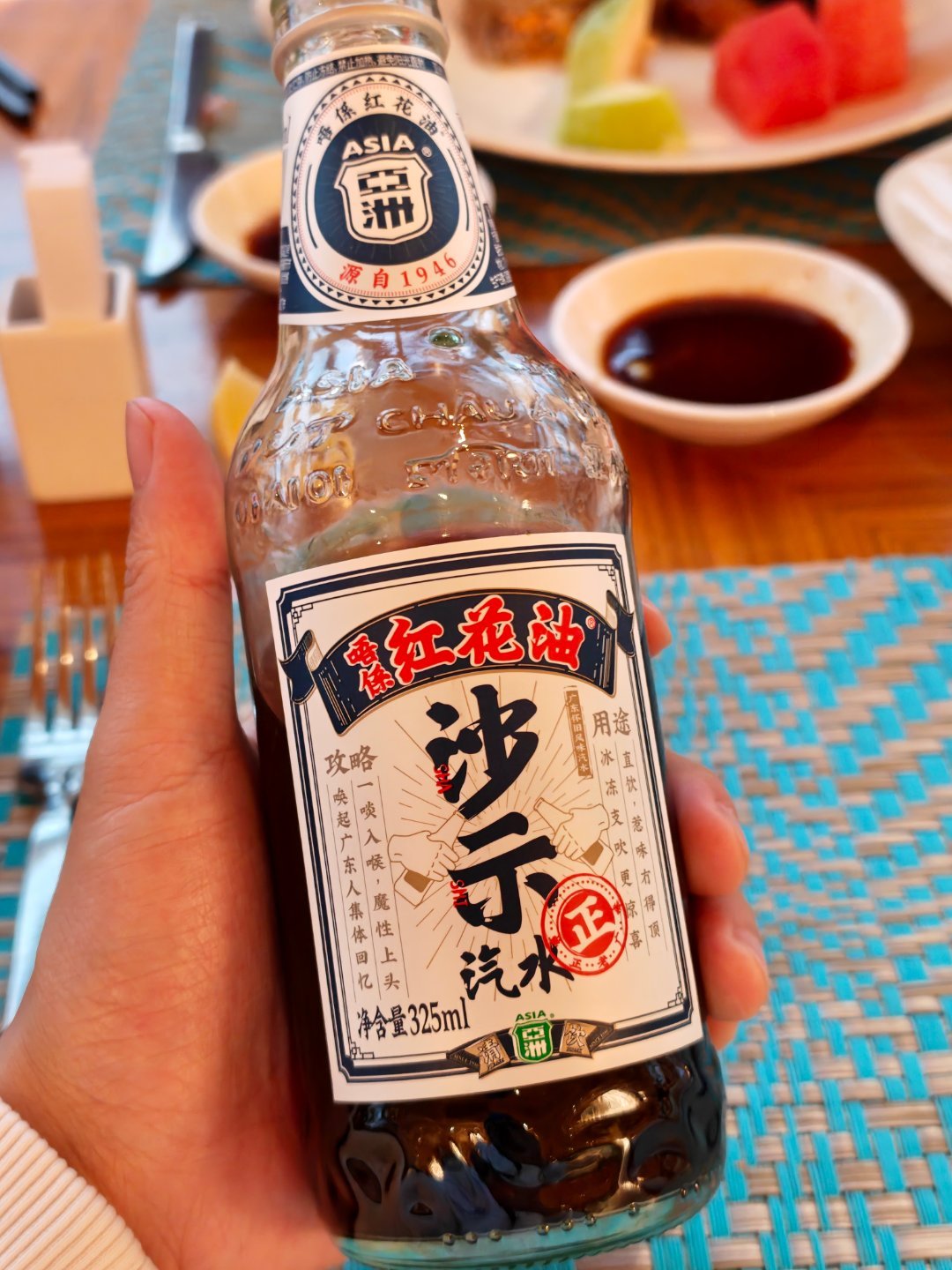 不是？怎么还会有红花油味儿的汽水啊？？？我还以为是可乐呢，喝了一口直接懵逼