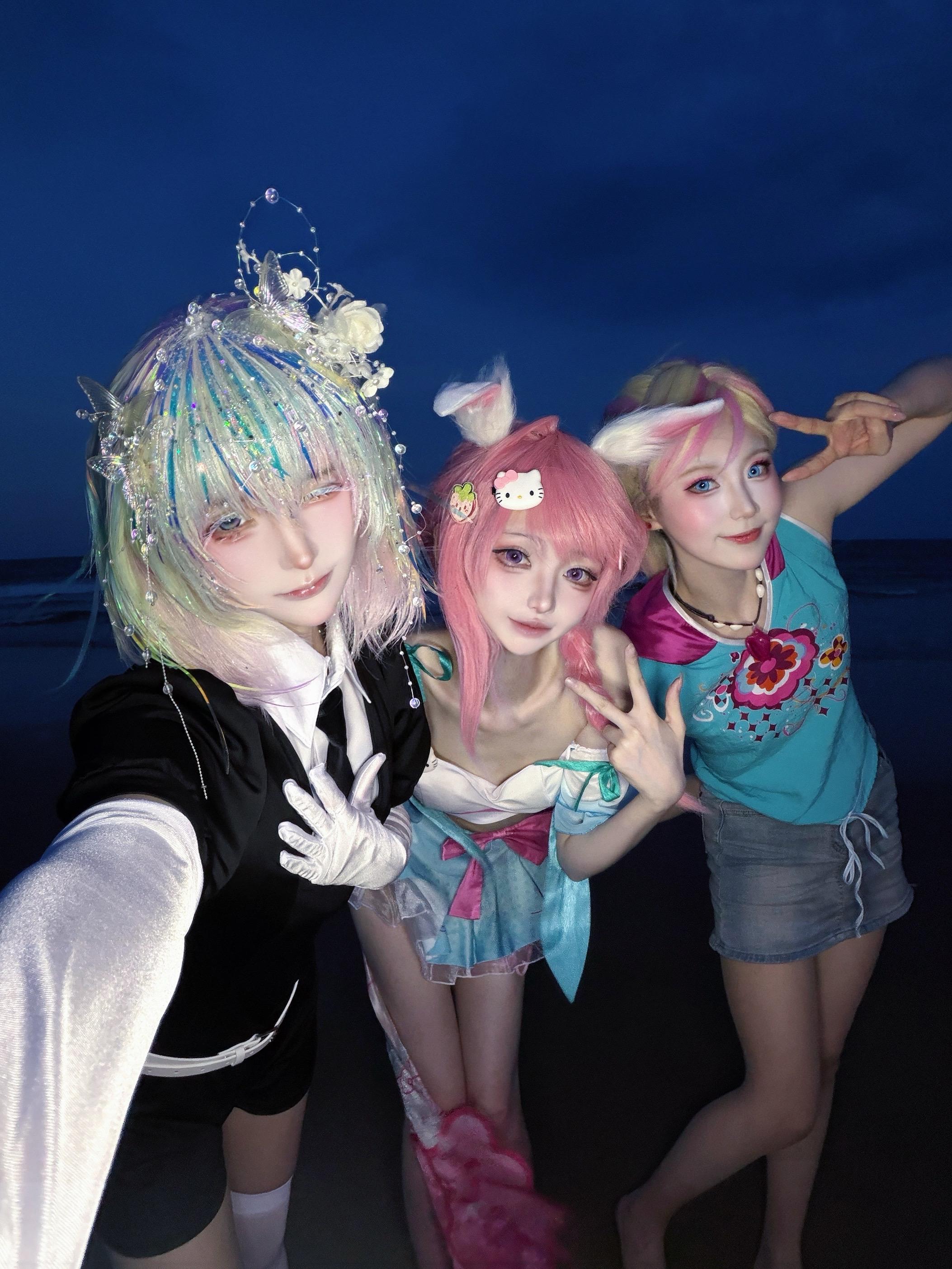 来海边依旧坚持cosplay.