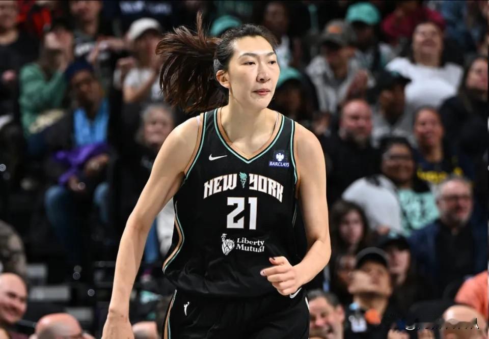 一场季前赛就打出身价！女篮一姐重返WNBA，宫鲁鸣请放她一马大家好，我是阿新