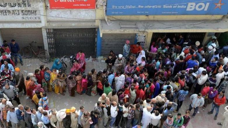 很多人奇怪，印度明明年年贸易逆差，为什么还能买外国货？真实情况是，印度早就没钱了