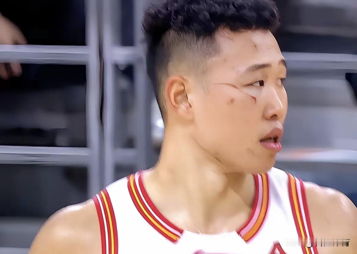 继上海队之后，深圳队成为CBA第二支晋级四强的球队，总决赛的两支球队会是这两支队