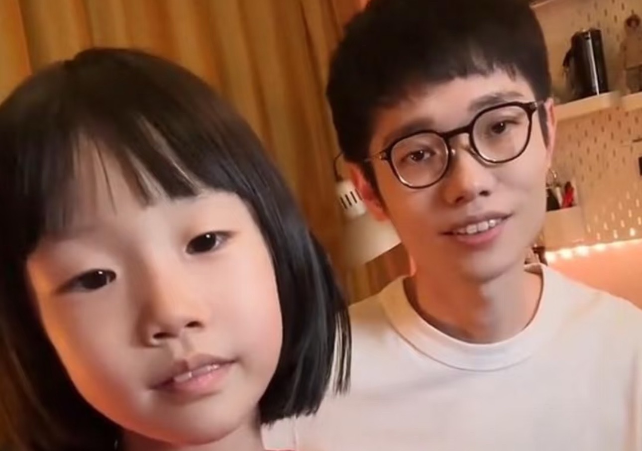 李行亮父女共用一张脸李行亮女儿和他共用一张脸吧，不得不说这基因也太强大了👍！