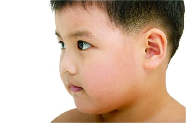 7岁孩子对妈妈拳打脚踢, 家长们, 你们到底是怎么教育孩子的