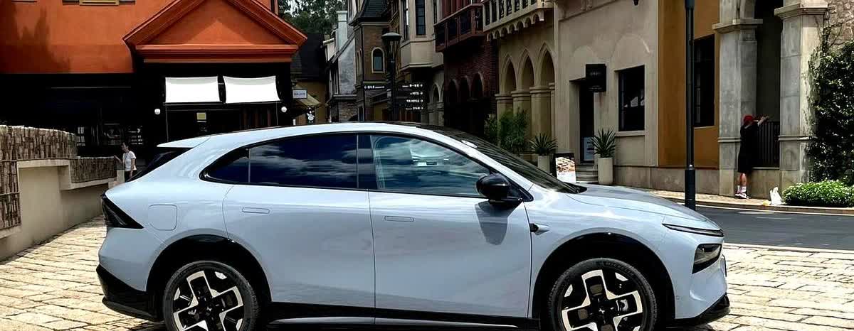 今天去看了小鹏G7的实车，真的比图片上好看10倍！虽然G6用了溜背造型，