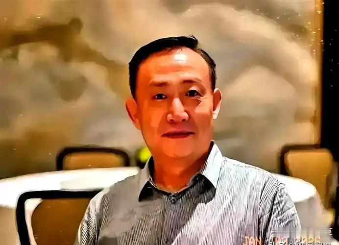 放着亿万富翁日子不过，非要跑出来砸别人饭碗。卢麒元教授履历硬得吓人，1987