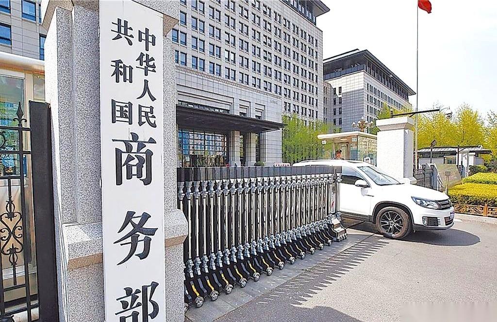 以前觉得老美掐脖子也就断断芯片、卡卡设备，今天刷新闻才猛然惊醒——好家伙，人家现