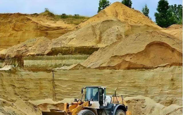 美国人只要咬紧牙关，就可以把稀土提炼出来，正确吗？答案是肯定的。稀土技术不是很难