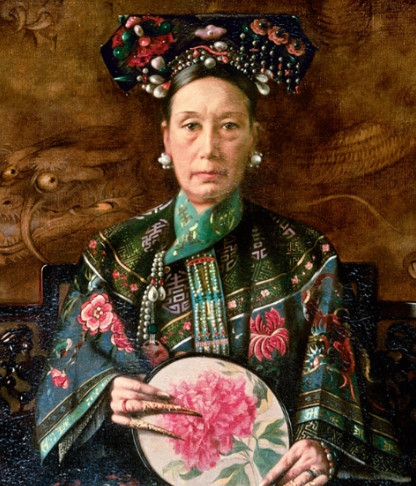 慈禧每次洗澡后，只留李莲英1人伺候。而房间里不时传出喊痛，一位小宫女偷掀帘子，这