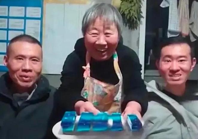 “有娘就是福！”1990年起，两个儿子先后都查出渐冻症，大夫说活不过18岁。残疾