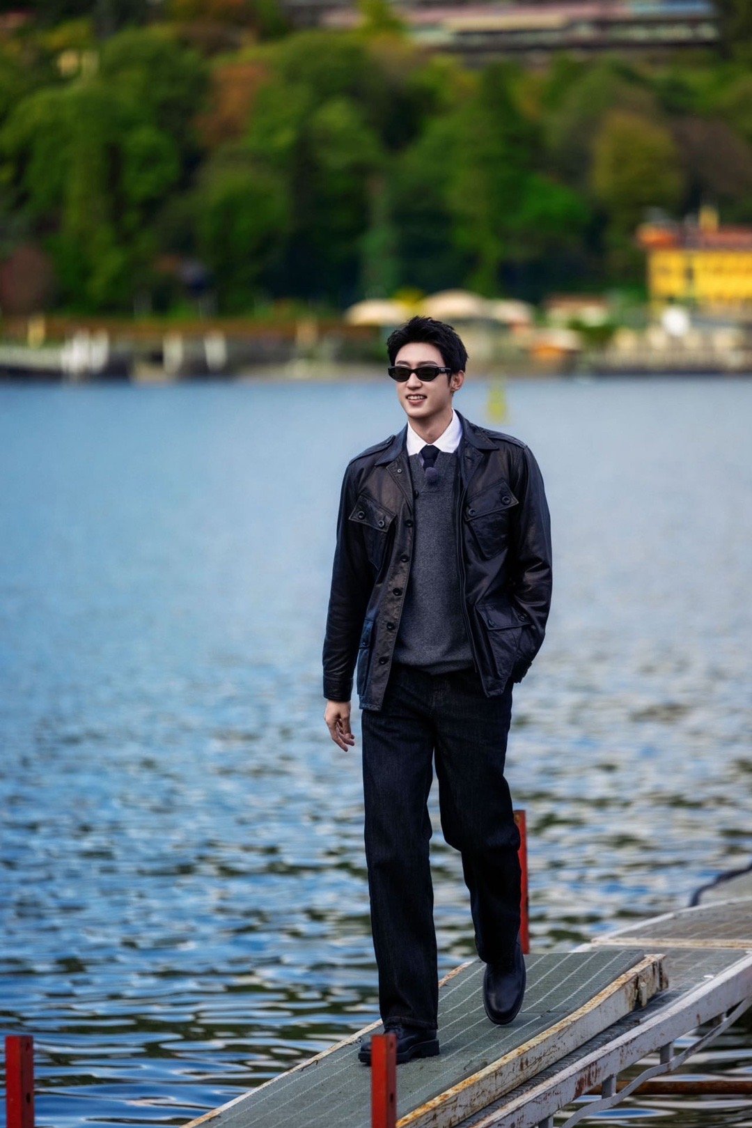 首先排除黄景瑜不是卧底真诚是他唯一的必杀技，也是他最大的破绽。黄sir用行动证