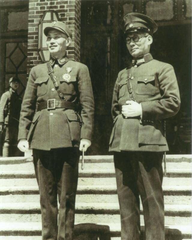 1947年，国民党上将龙云送女儿出国留学，刚到火车站，大队宪兵赶到，带队军官说：