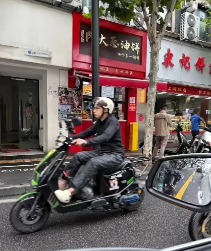 阿大葱油饼凉凉了？老上海人，都知道以前阿大葱油饼非常火爆，本地都会特意去买来吃，