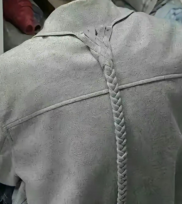 大清已经灭亡一百多年了…咱们也不上纲上线了。​​​