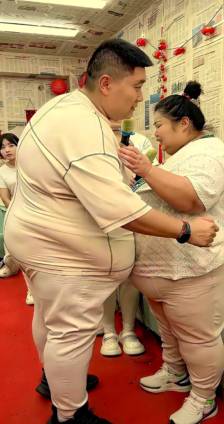 这俩人要是真结婚了，最让人操心的还真不是婚礼多热闹，而是日子会不会过得像开盲盒。