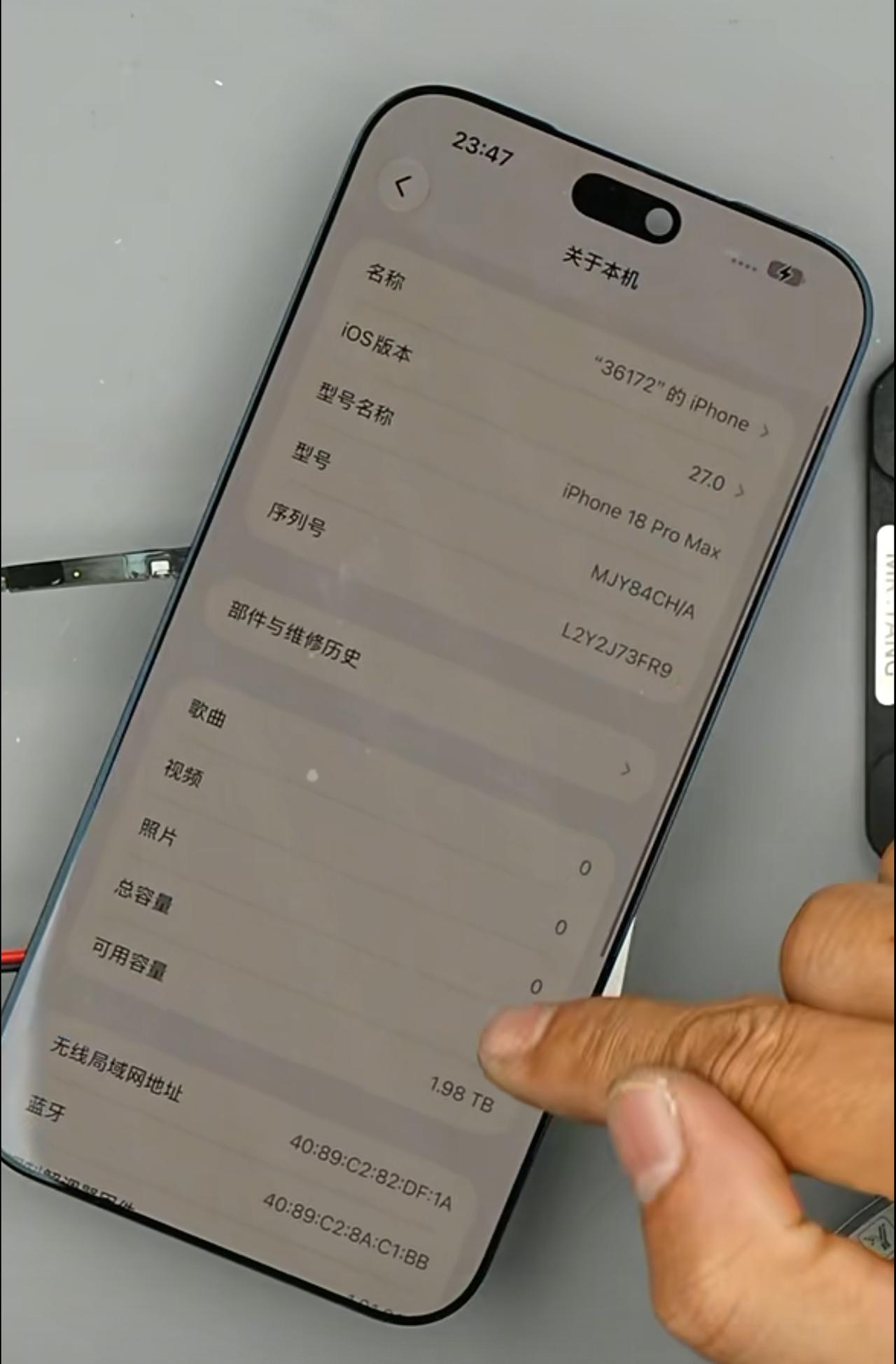 iPhone18proMax扩容成功杨长顺今晚挑战扩容把一台黑色的18Pm